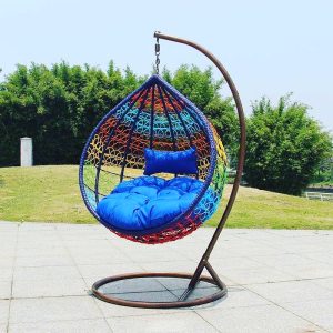 Silla colgante RATTAN - Modelo Cisne Arcoíris